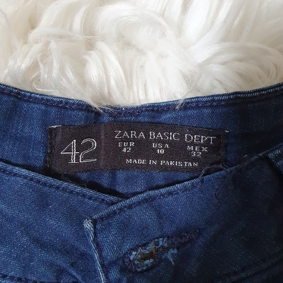 *SOLD* ZARA Denim shorts - Picture 3 of 4